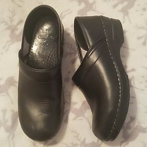 Dansko black leather clogs 39